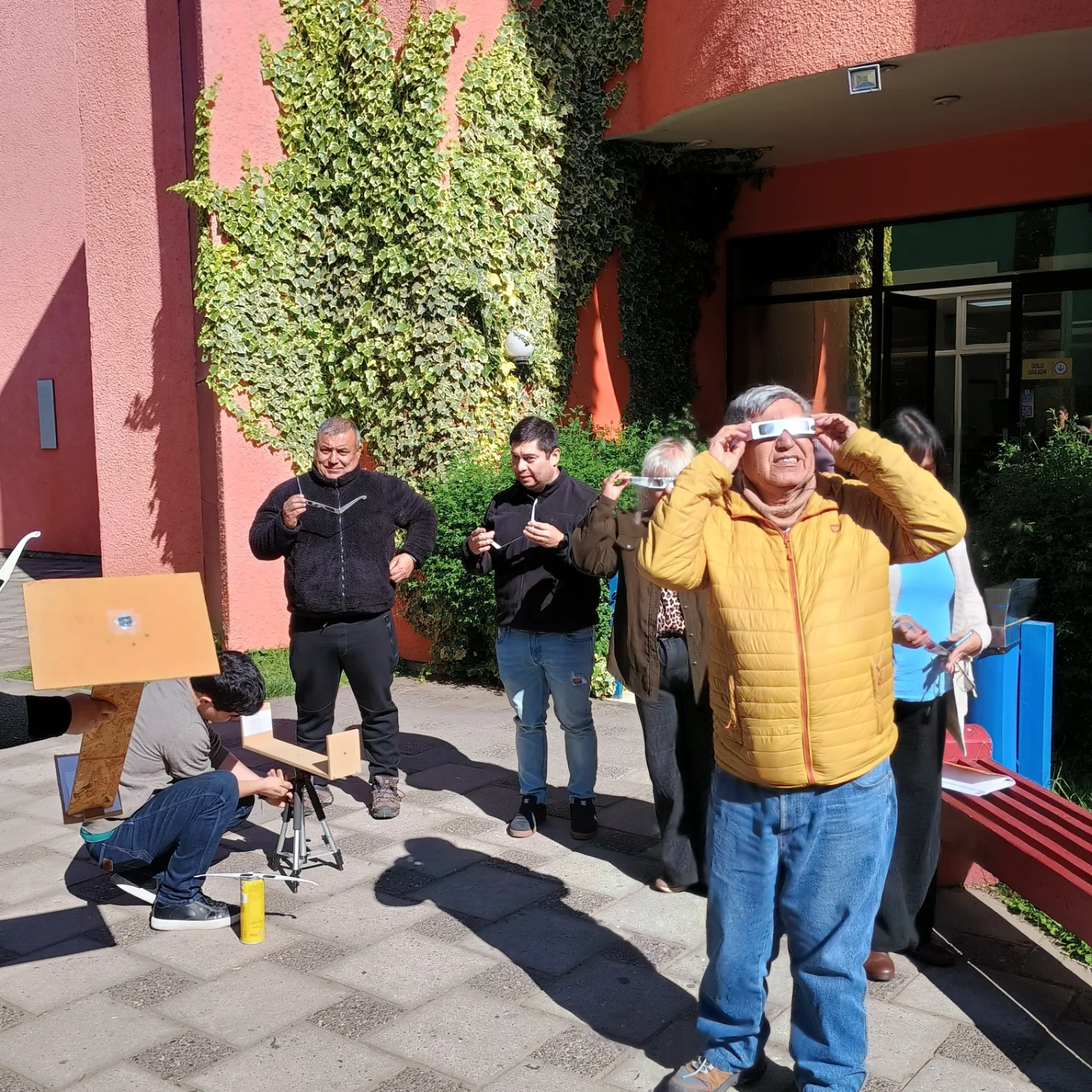 Segunda sesión de AstroCiencias en Curicó: docentes exploraron diámetros planetarios, Leyes de Kepler y gravitación con invitada especial desde la U. de Chile